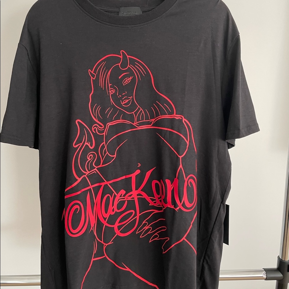 MacKeen black and red tee